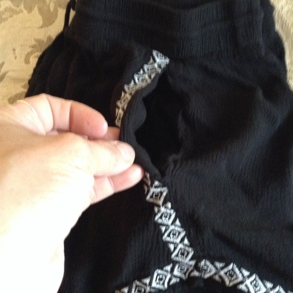 BETHANY MOTA BLACK SHORTS L - Picture 3 of 4